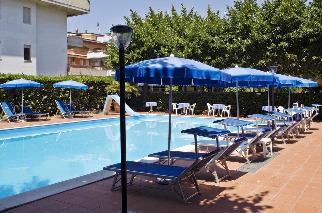 Hotel Leuco' Martinsicuro Zewnętrze zdjęcie